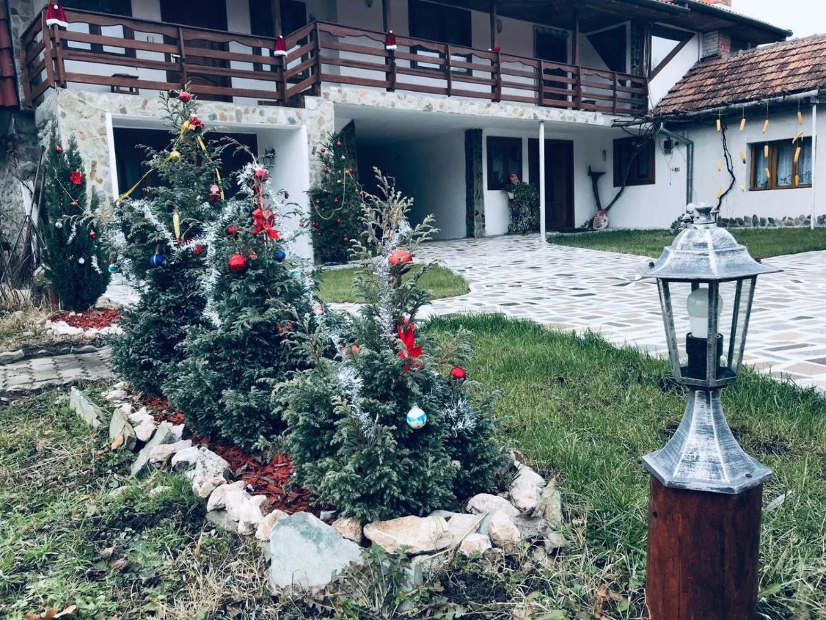 Casa De Vacanta Motata Novaci-Străini Exteriér fotografie