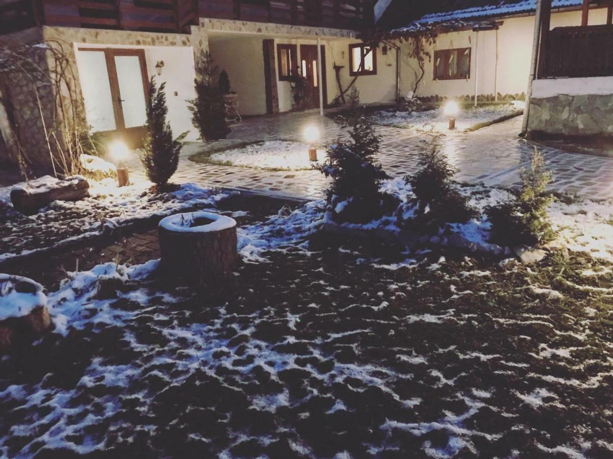 Casa De Vacanta Motata Novaci-Străini Exteriér fotografie
